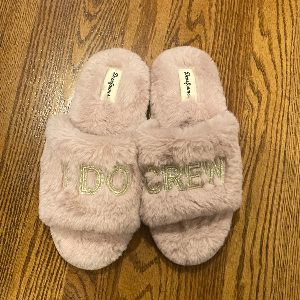 I DO CREW dearfoam slippers mauve and gold size 7-8